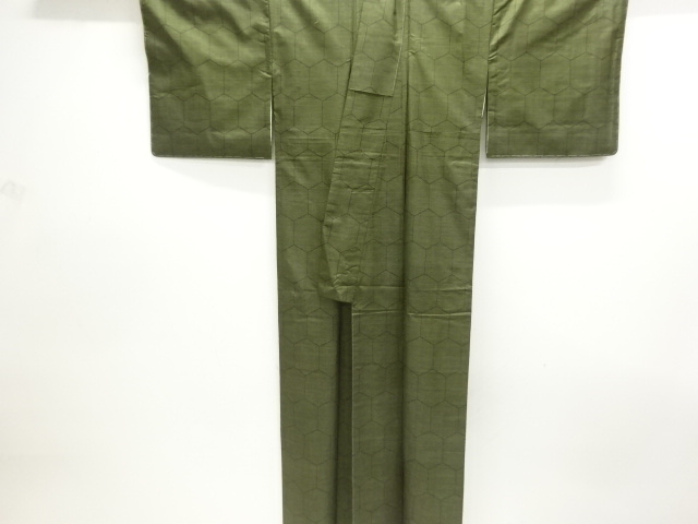  亀甲繋ぎ模様織り出し本場泥大島紬着物(5マルキ)